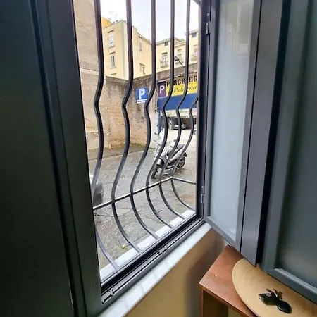 Casa Comoda E In Quartiere Storico Di