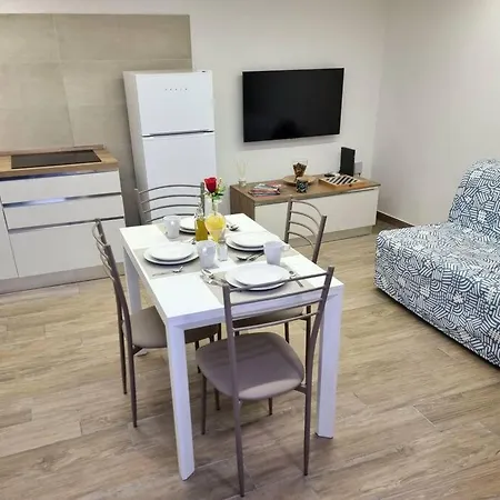 Casa Comoda E In Quartiere Storico Di Неаполь