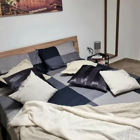 Casa Comoda E In Quartiere Storico Di