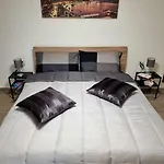 Casa Comoda E In Quartiere Storico Di Casa de Férias Nápoles