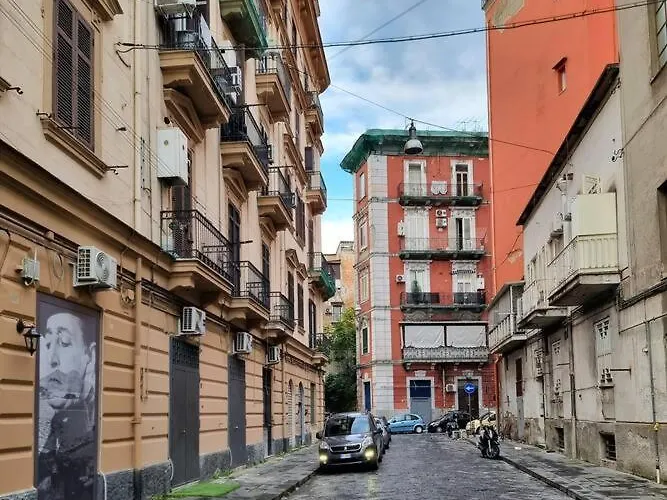Casa Comoda E In Quartiere Storico Di